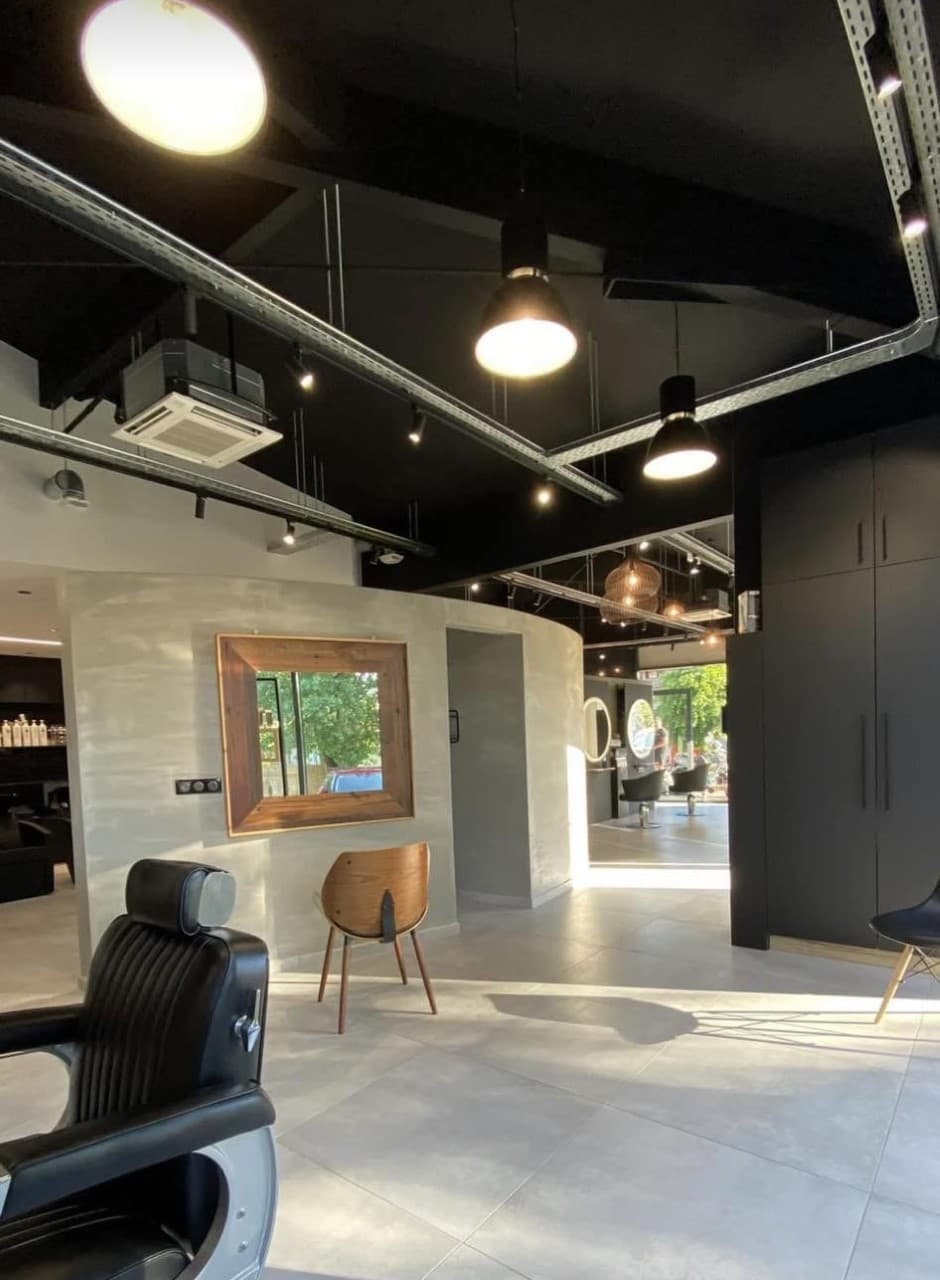 Grattage et enduit à la chaux